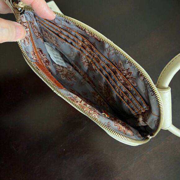 NWT HOBO Genuine Leather Sandshell Sable-Style Wristlet Purse Handbag Clutch - Picture 5 of 9